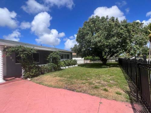 Beach House Bungalow With Pool North Miami Beach