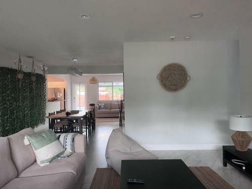 Beach House Bungalow With Pool North Miami Beach