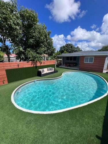 Beach House Bungalow With Pool North Miami Beach