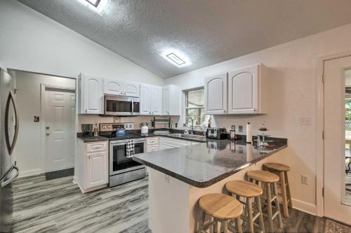Serene Old Town Getaway Near Suwannee River!