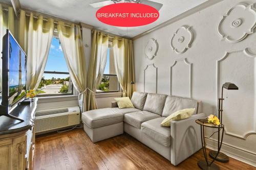 Yellow Orchid Apartment - Palm Beach - Pool