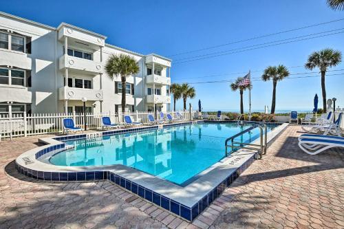 Apartamento Coastal Condo Escape With Patio Steps To Beach