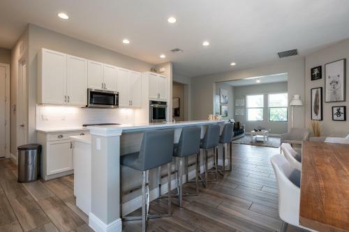 Luxurious Home With Optional Chauffer & Butler Service