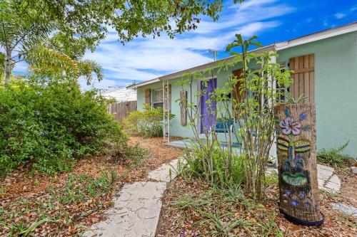 Rockledge Beach House With Screened-in Porch!