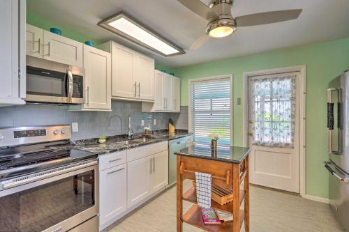 Rockledge Beach House With Screened-in Porch!