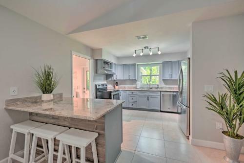 Bright, Airy Naples Home Near Beach And Dining!