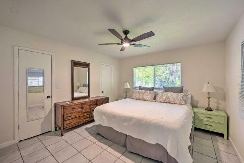 Bright Family Home, Walk To Vanderbilt Beach!