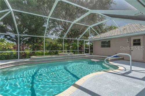 Pure Paradise - Private Villa With Heated Pool - Sleeps 8