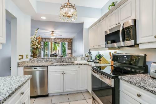 Bayfront Beauty - Downtown Naples Condo