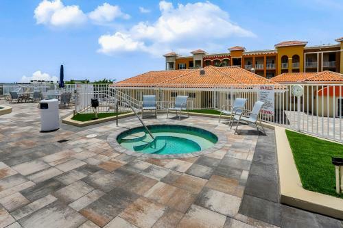 Bayfront Beauty - Downtown Naples Condo