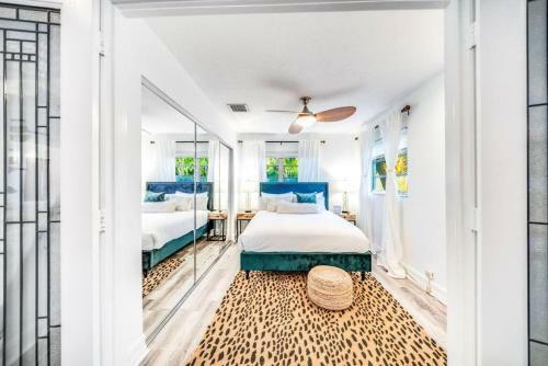 Chique Pool And Tiki Resort