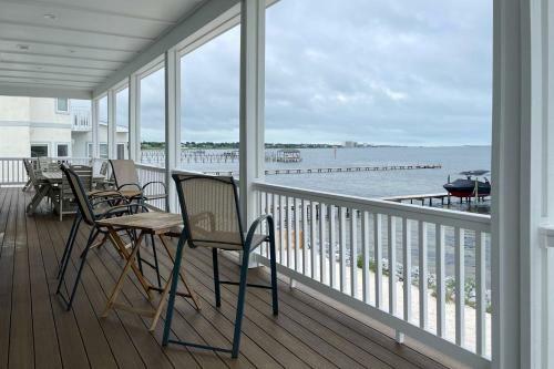 Beach House On The Bay