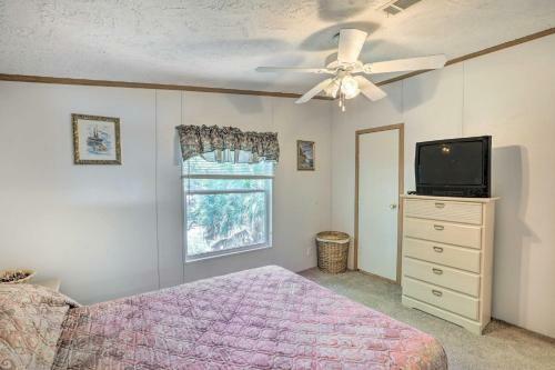 Bright Steinhatchee Home Proximity To Ocean!