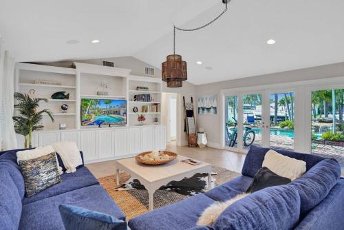 Waterfront Pool Dream Vacation