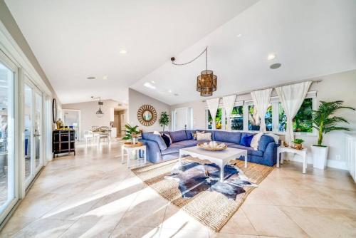 Waterfront Pool Dream Vacation