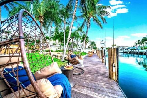 Waterfront Pool Dream Vacation