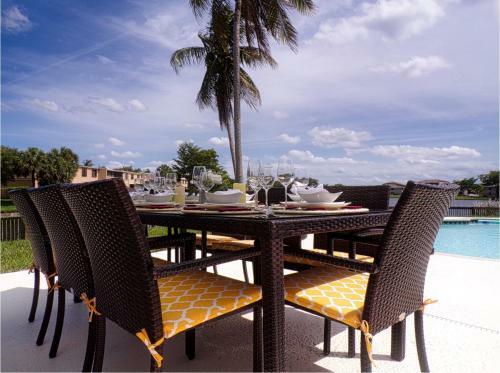 Unique Spacious Quiet Lakefront Villa W Pool 3 Months Stay Min