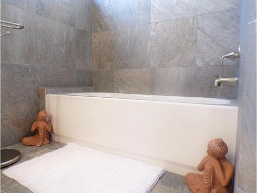 Unique Spacious Quiet Lakefront Villa W Pool 3 Months Stay Min