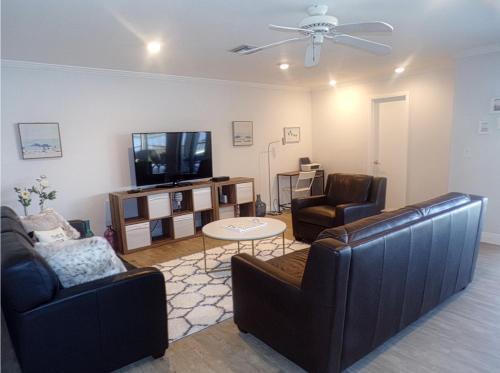 Unique Spacious Quiet Lakefront Villa W Pool 3 Months Stay Min