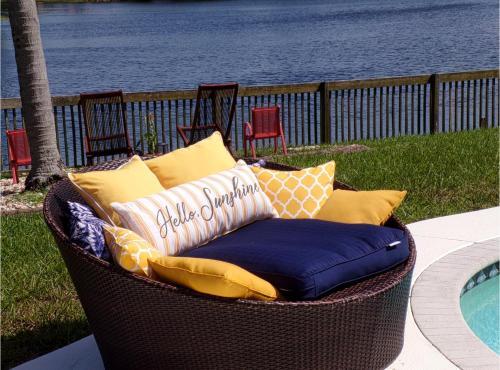 Unique Spacious Quiet Lakefront Villa W Pool 3 Months Stay Min