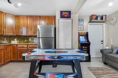 Miami Hideaway With Arcade, Pool By Airport