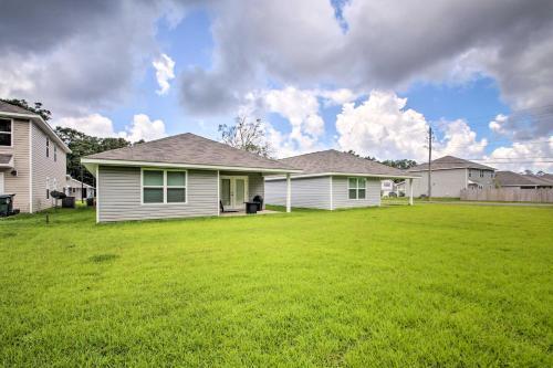 Musical Pensacola Home With Fire Pit And Grill!