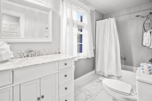 Downtown Seville Bayview Home