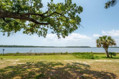 Peaceful, Waterfront Oasis In Pensacola!