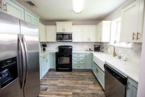 Peaceful, Waterfront Oasis In Pensacola!