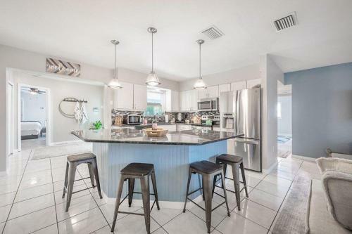 New Listing Beautiful Pinellas Park Pool Home