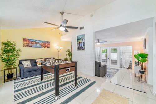 The Flamingo*4bed*pool*jacuzzi*foosball