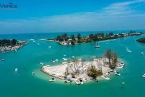 Cute Home 10 Mins To Multiple Beaches & Game Room