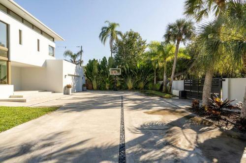 Luxury Modern Villa In Heart Of Sarasota