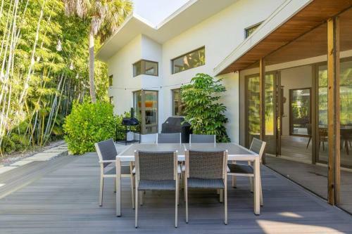 Luxury Modern Villa In Heart Of Sarasota