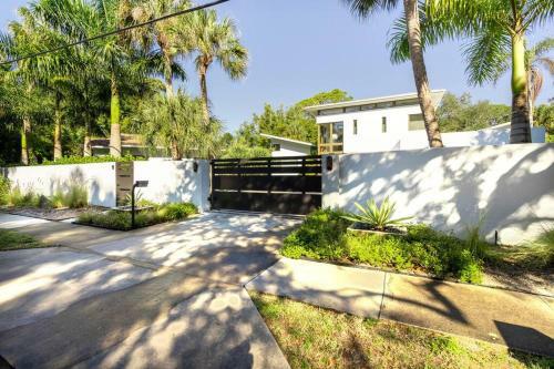 Luxury Modern Villa In Heart Of Sarasota