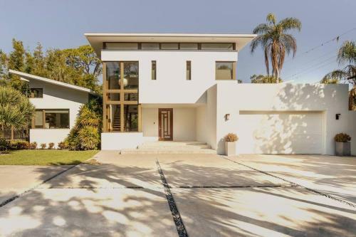 Luxury Modern Villa In Heart Of Sarasota
