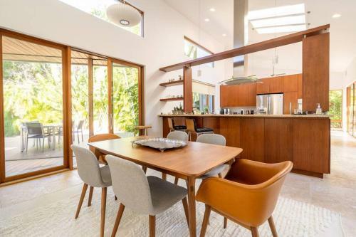 Luxury Modern Villa In Heart Of Sarasota