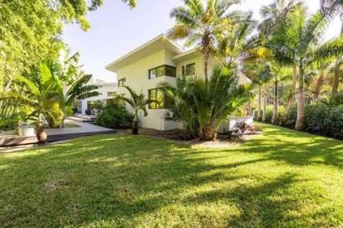 Luxury Modern Villa In Heart Of Sarasota