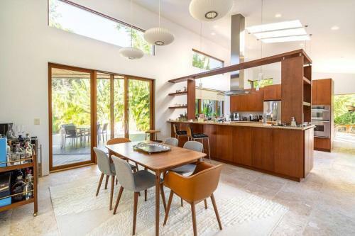 Luxury Modern Villa In Heart Of Sarasota