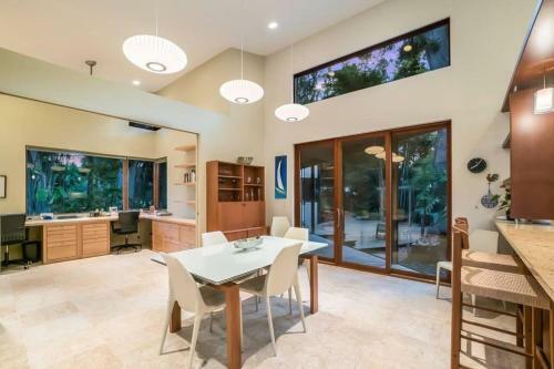 Luxury Modern Villa In Heart Of Sarasota