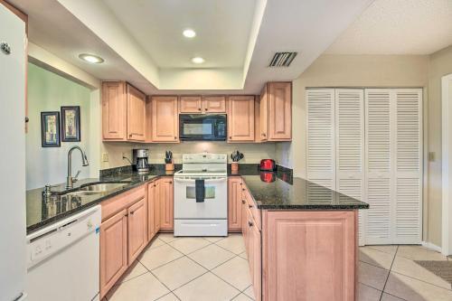 Sunny Sarasota Villa With Lanai Less Than 5 Mi To Beach