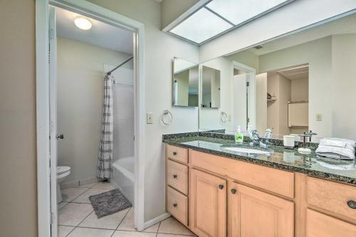 Sunny Sarasota Villa With Lanai Less Than 5 Mi To Beach