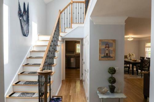 Entire Home, Waterfront Lake Lanier - Kayaks, Dock
