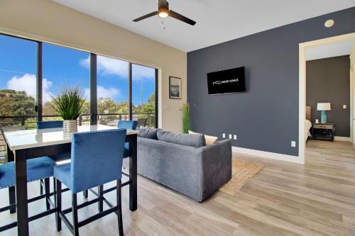 Modern 2bd King Bed Mins From Downtown