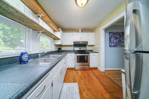 2br Cozy Cottage W/fenced In Backyard. Medical Dst