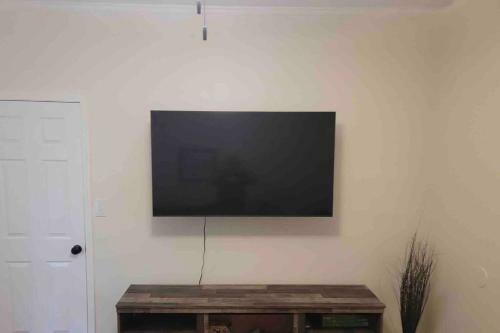 2br Cozy Cottage W/fenced In Backyard. Medical Dst