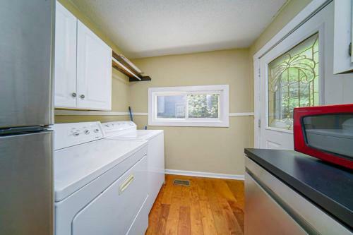2br Cozy Cottage W/fenced In Backyard. Medical Dst