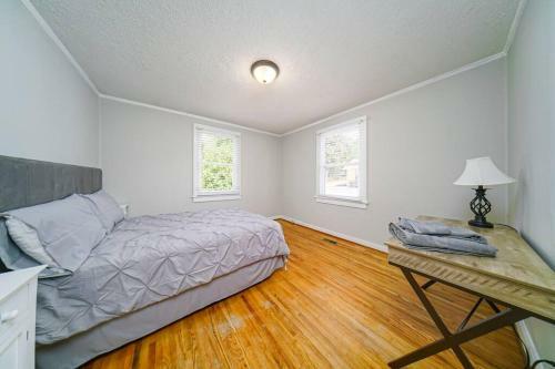 2br Cozy Cottage W/fenced In Backyard. Medical Dst