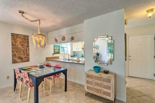 Townhome With Lush Forest View, Steps To Beach!