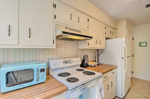 Townhome With Lush Forest View, Steps To Beach!